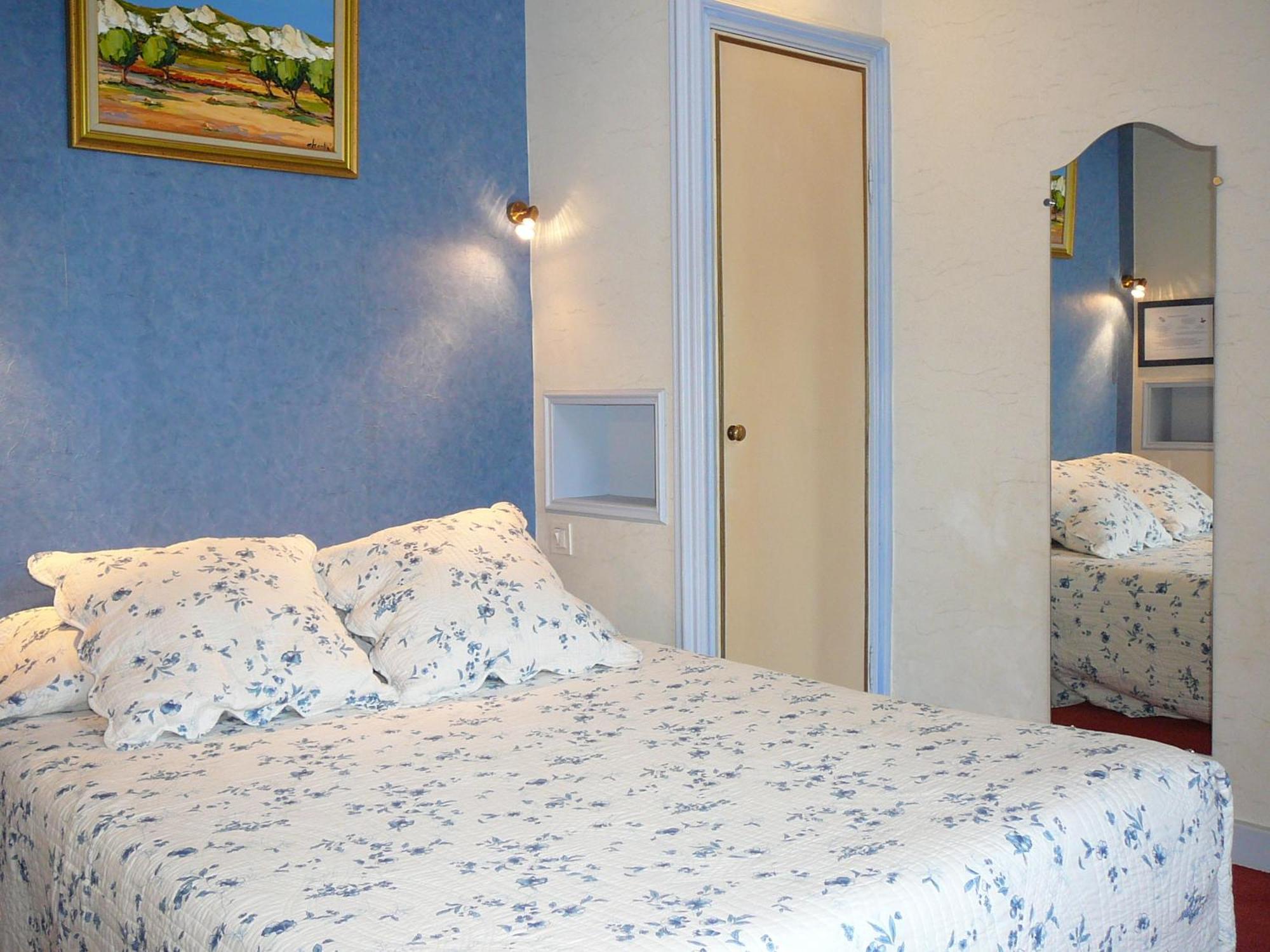 Hotel Du Fiacre Carpentras Oda fotoğraf