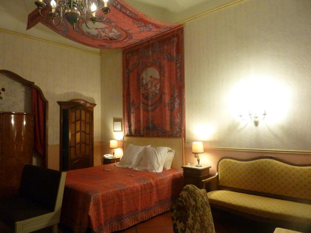 Hotel Du Fiacre Carpentras Oda fotoğraf