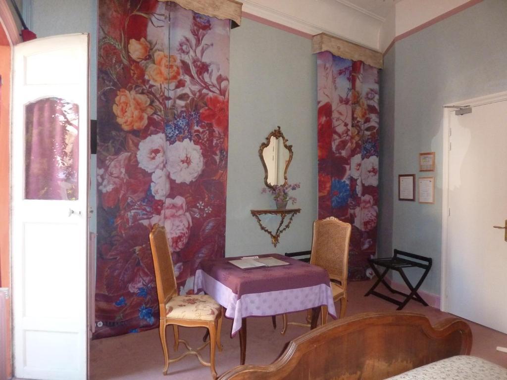 Hotel Du Fiacre Carpentras Oda fotoğraf