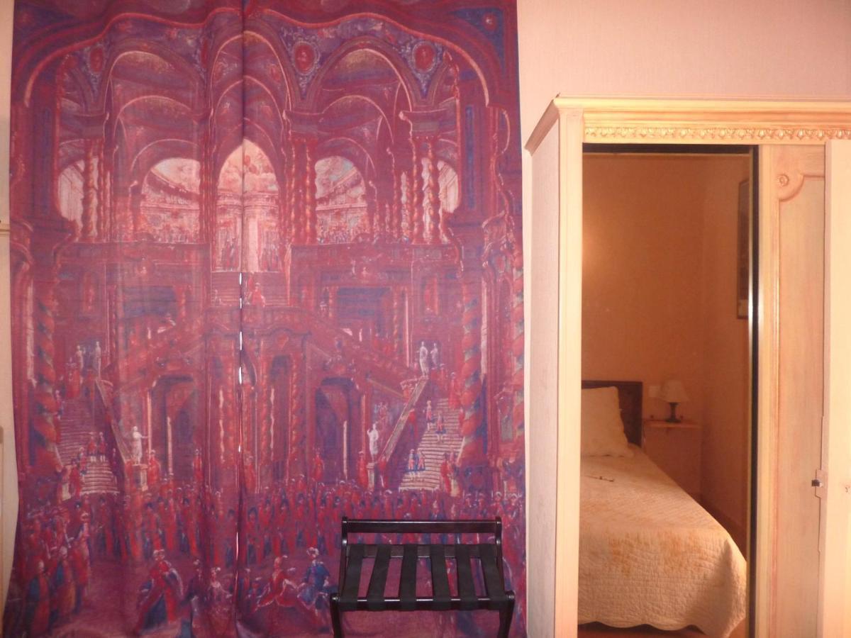 Hotel Du Fiacre Carpentras Oda fotoğraf