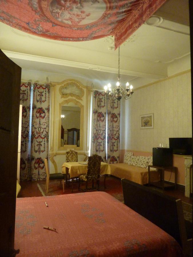 Hotel Du Fiacre Carpentras Oda fotoğraf